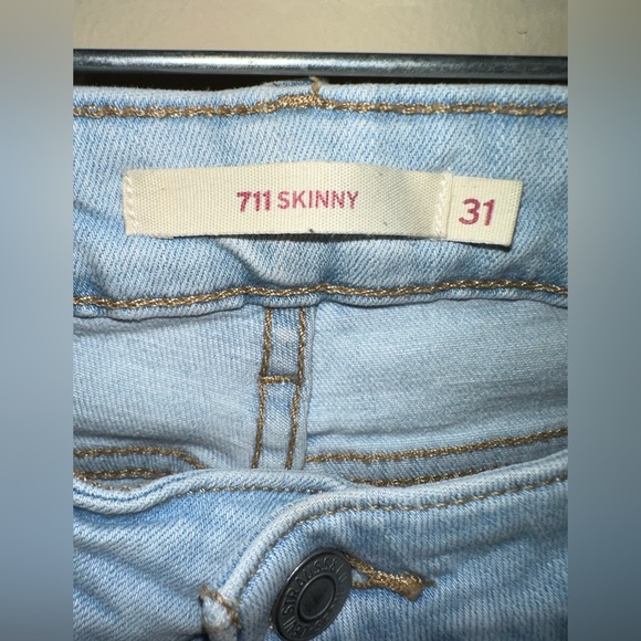 Levi’s - Picture 2 of 3